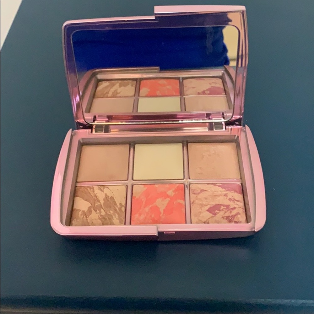Hourglass palette
